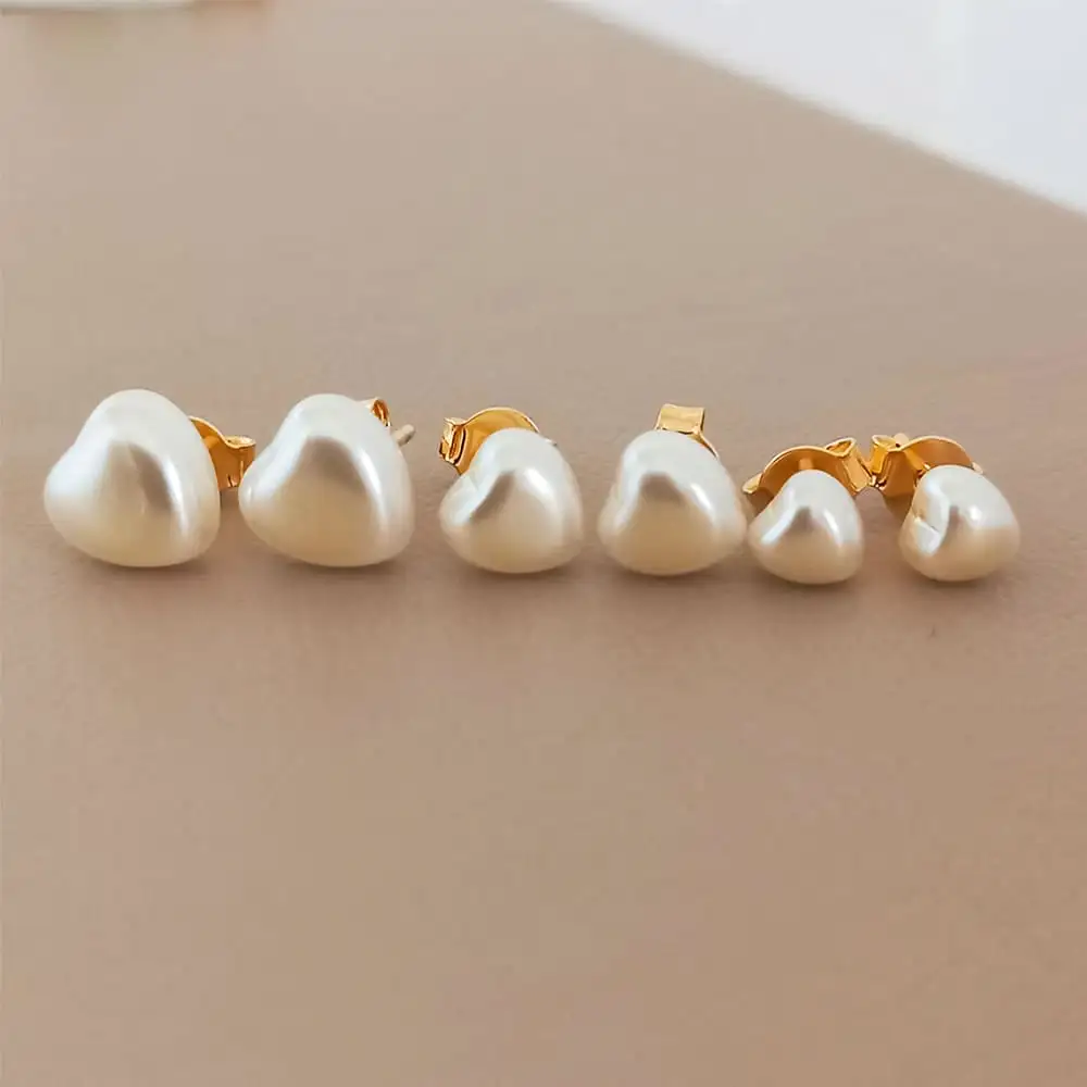 TRIO DE BRINCOS CORAÇÃO DE PÉROLA