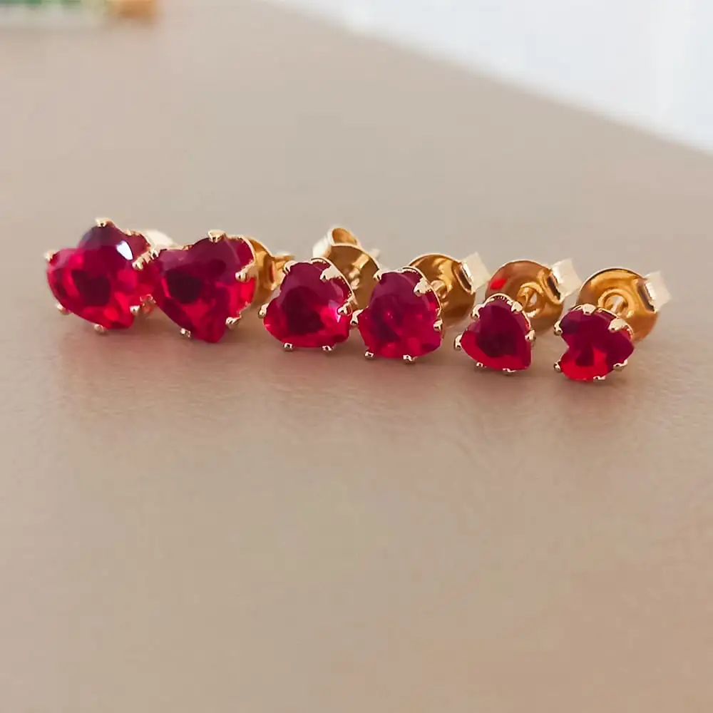 TRIO DE BRINCOS CORAÇÃO VERMELHO