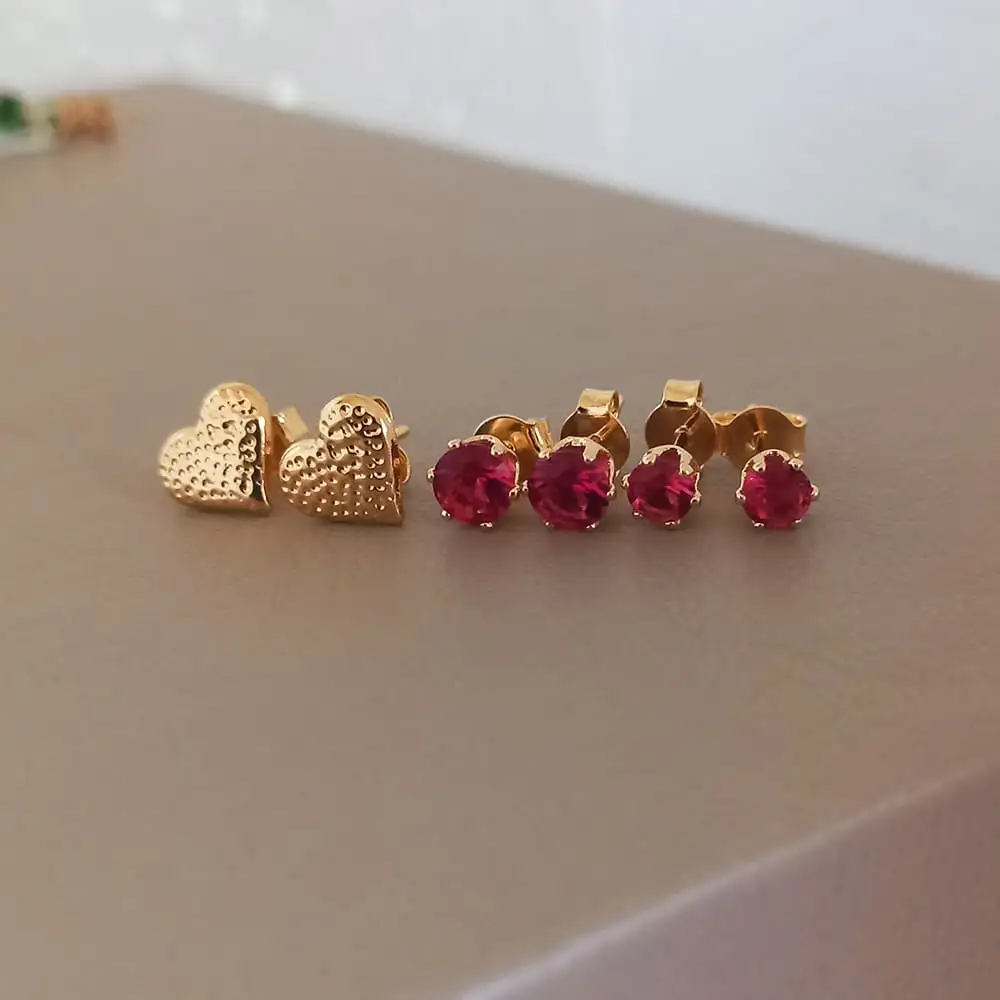 TRIO DE BRINCOS CORAÇÃO E PONTOS ROSA