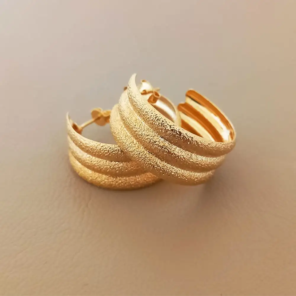 BRINCO ARGOLA DIAMANTADA COM TARRACHA
