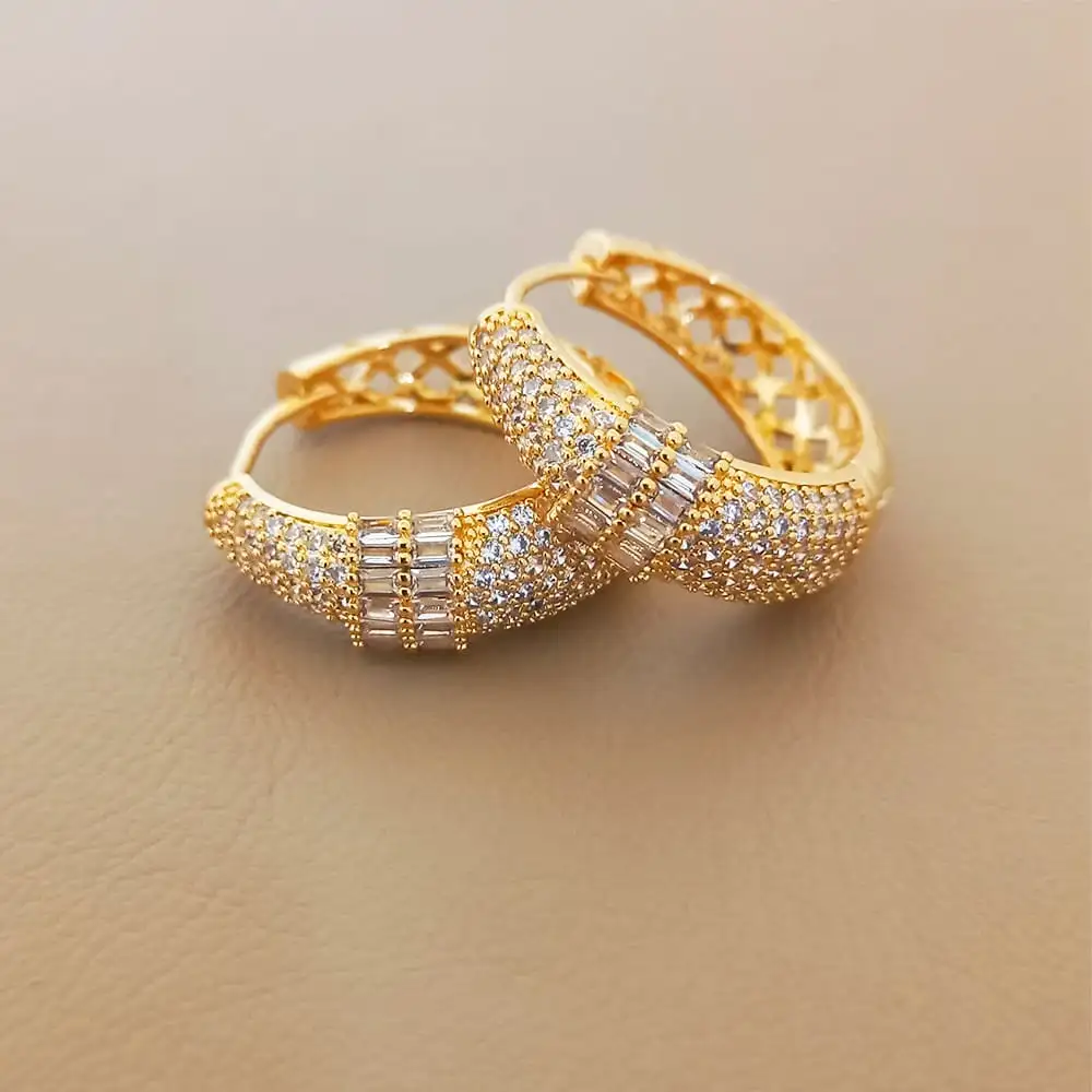 BRINCO ARGOLA CRAVEJADO ZIRCÔNIA CRISTAL