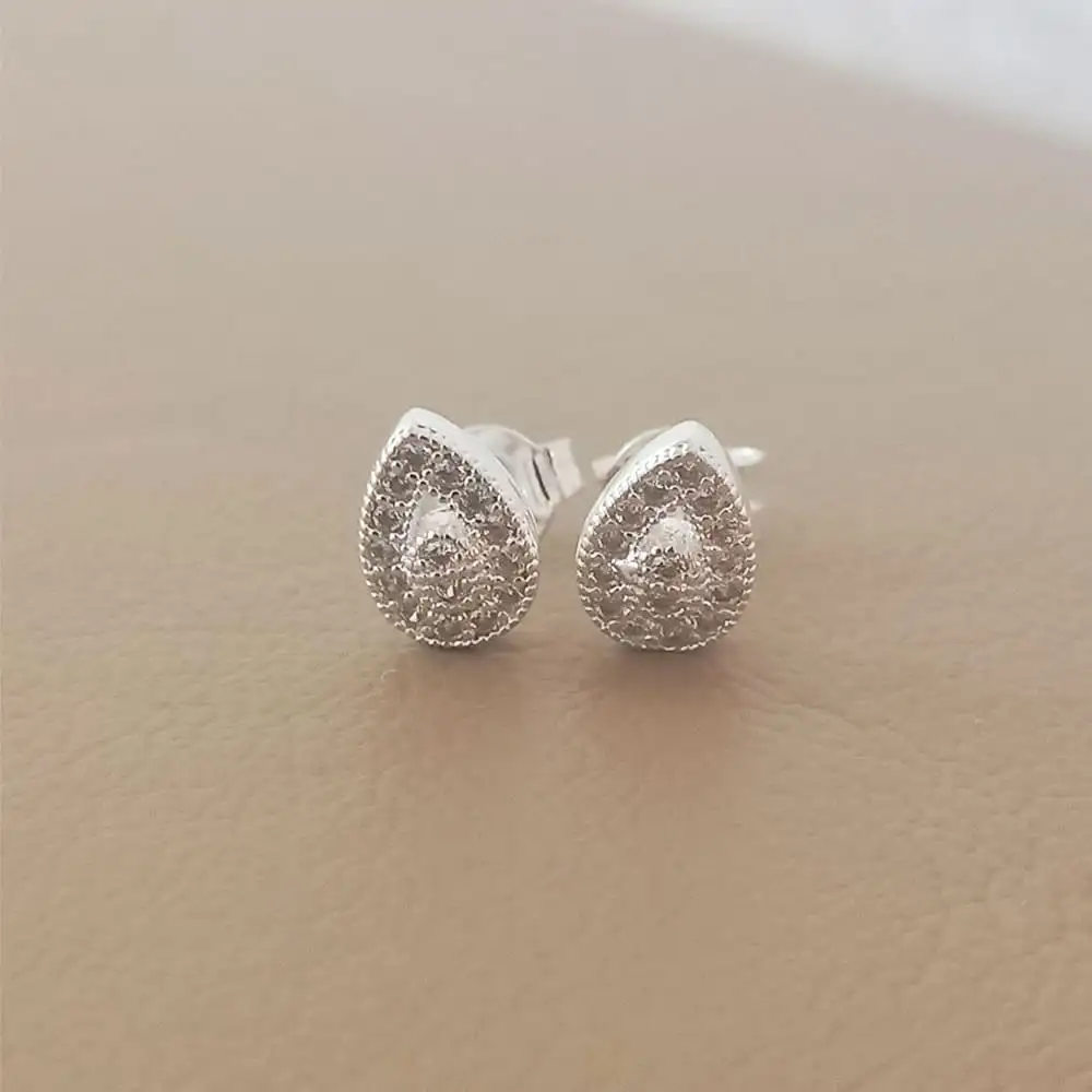 BRINCO GOTA CRAVAJEDO EM PRATA 925